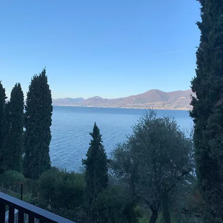 3 Am Gardasee Mit Traumhaften Seeblick Und Pool In Torri Del Benaco