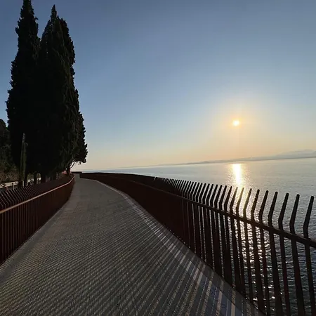 3 Am Gardasee Mit Traumhaften Seeblick Und Pool In Apartmán *