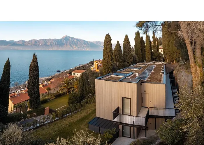 3 Am Gardasee Mit Traumhaften Seeblick Und Pool In Апартаменты